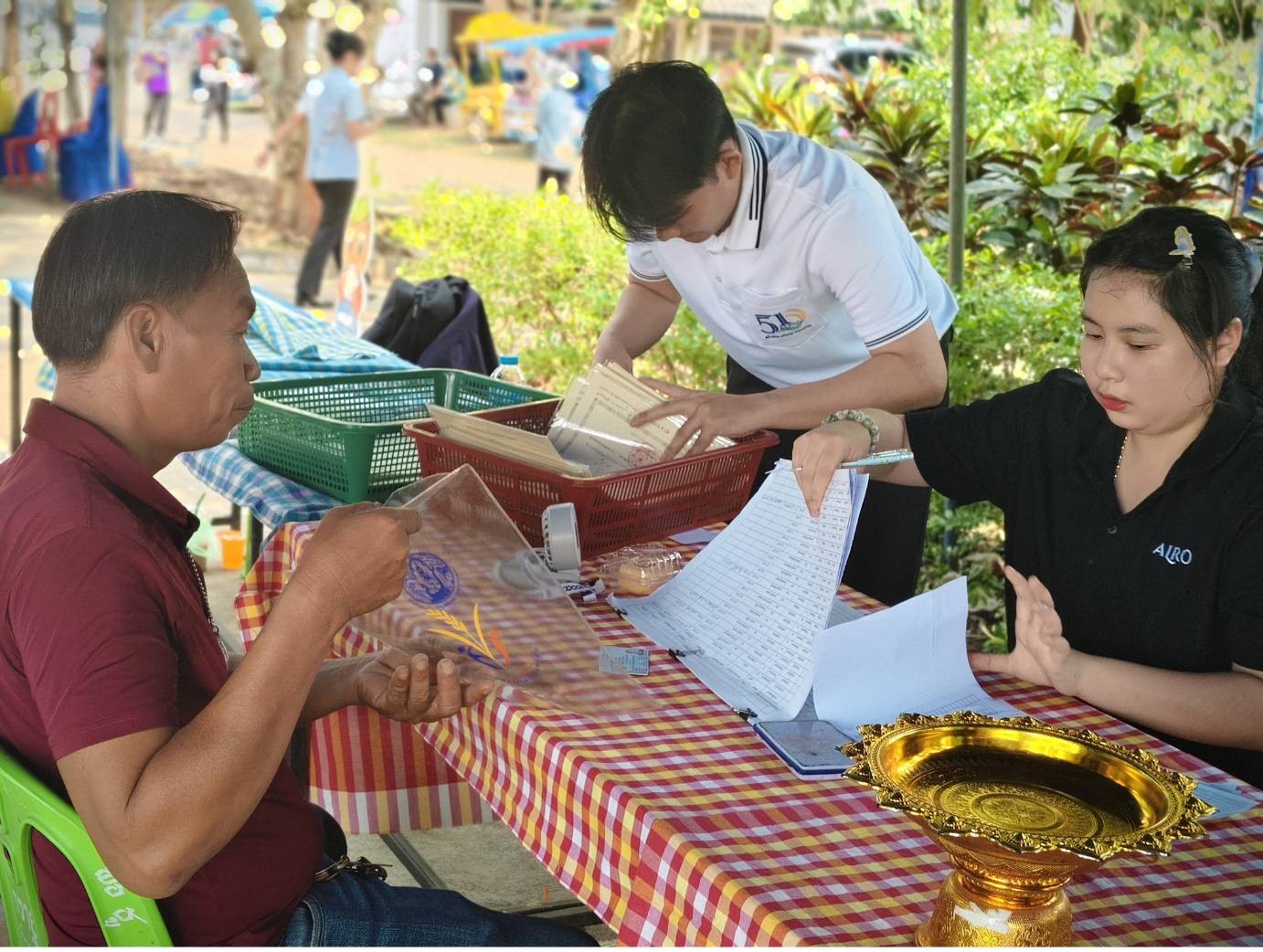 title - วันที่ 22 เมษายน 2569 นายประเสริฐ กาญจนเกียรติกุล ปฏิรูปที่ดินจังหวัดบุรีรัมย์ มอบหมายให้นางนวลละออง ชูมาตย์ ผู้อำนวยการกลุ่มยุทธศาสตร์และการปฏิรูปที่ดิน พร้อมเจ้าหน้าที่ ส.ป.ก.บุรีรัมย์ ร่วมงานหน่วยแพทย์เคลื่อนที่ (พอ.สว.) และโครงการ 